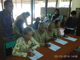 PENDIDIKAN KEAKSARAAN DASAR OLEH PKBM NGUDI ILMU DESA GADING TAHUN 2016