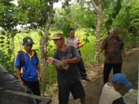 Pemasangan patok ruas jalan gading nguwot