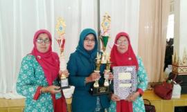 Penerimaan piala lomba hatinya PKK dan UPPk Tingkat Provinsi